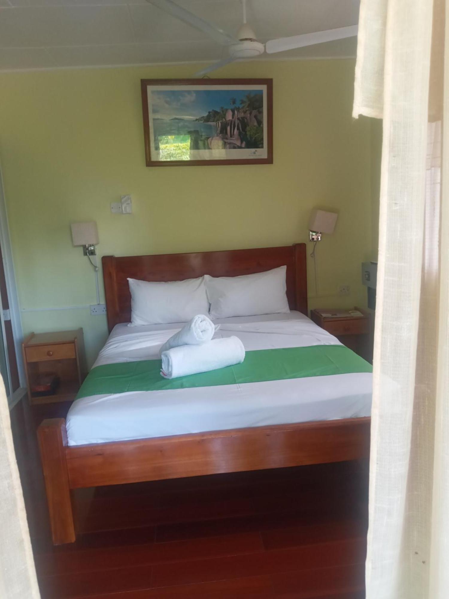 Benjamine'S Guesthouse La Digue Luaran gambar